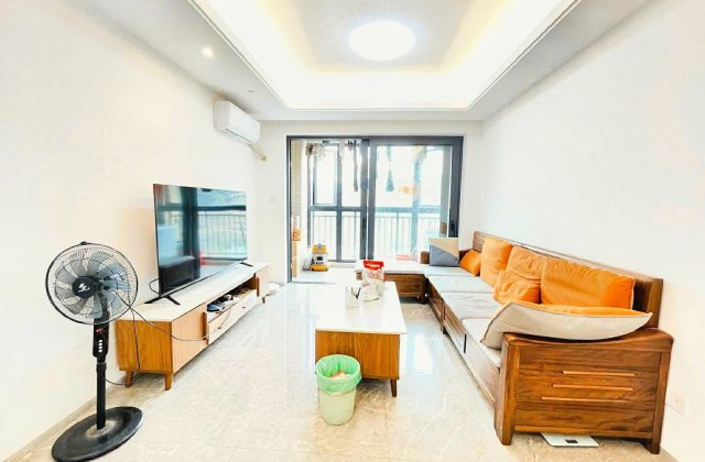 You can rent for a long or short time during the graduation season. I am the landlord and there is no agency fee. It is 